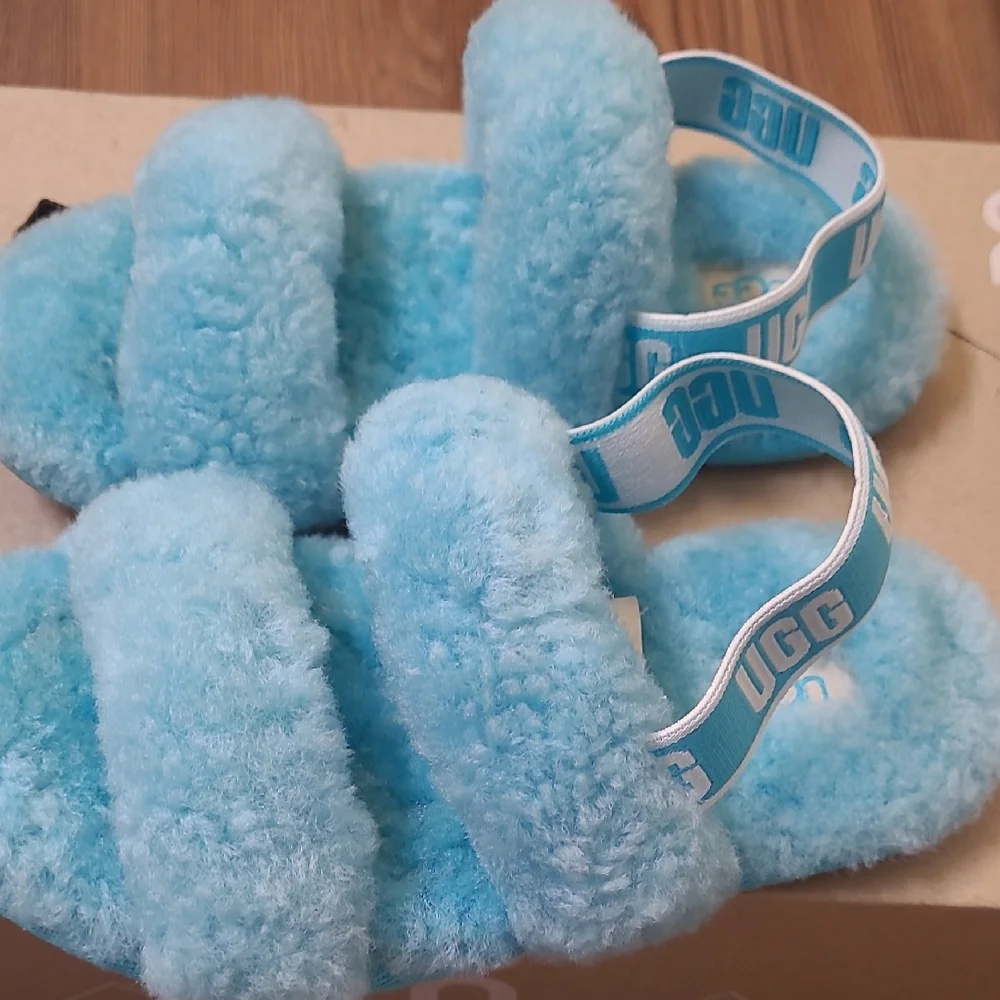 UGG Kids Fluffy Aqua Sandals used good condition.